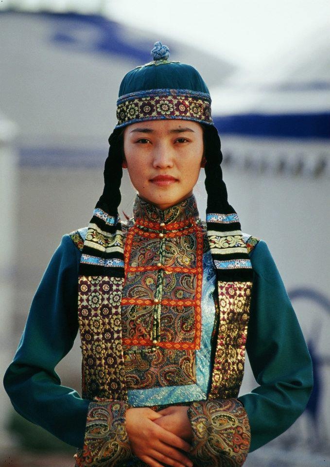 https://www.artmediatiq.com/wp-content/uploads/2014/12/woman-mongolian.jpg